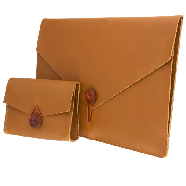 Чехол-конверт кожаный Upex Cuero для MacBook Air 11.6 (2010-2015) Light Brown, комплект 2 в 1 (UP9530)